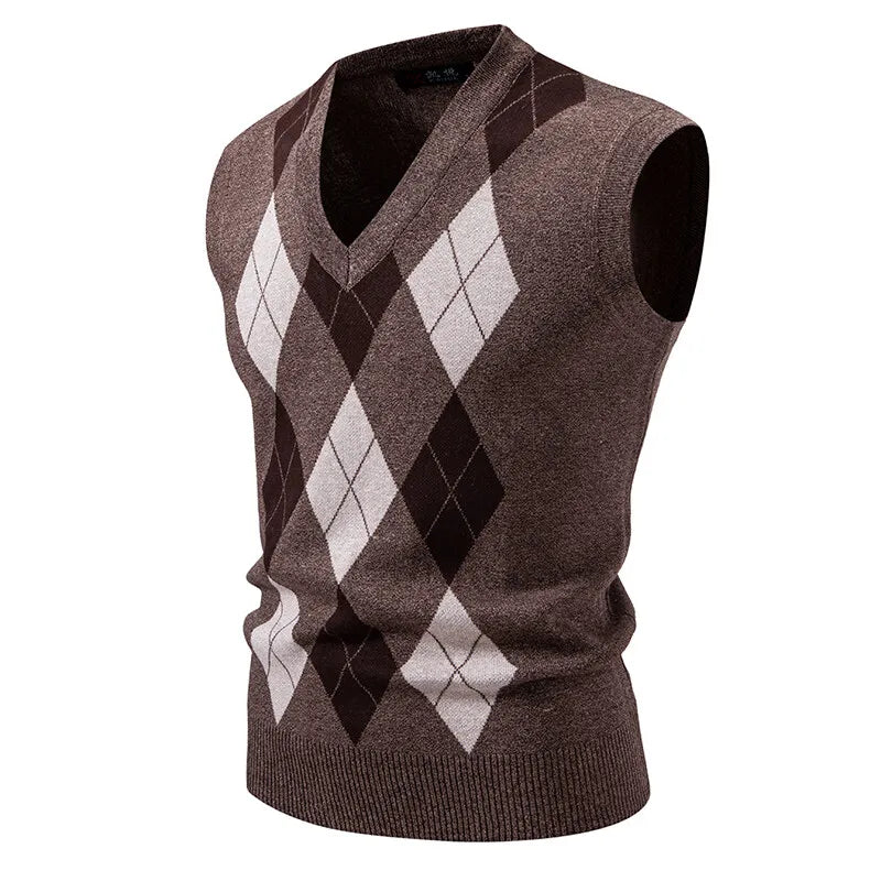 Men's Knitted V Neck Tank Top with Argyle Pattern