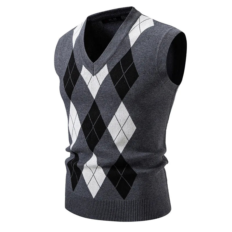 Men's Knitted V Neck Tank Top with Argyle Pattern