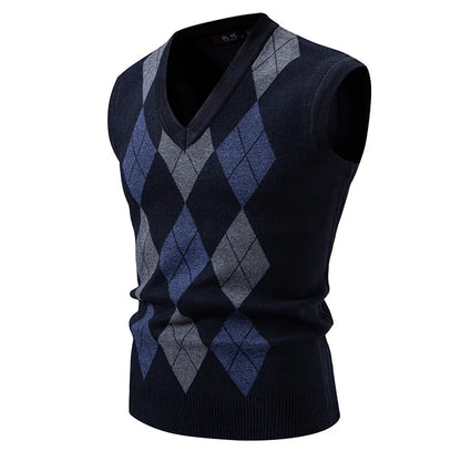 Men's Knitted V Neck Tank Top with Argyle Pattern