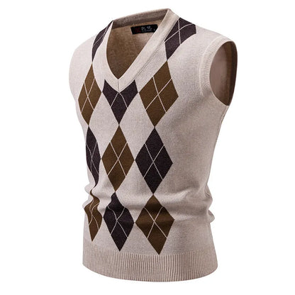 Men's Knitted V Neck Tank Top with Argyle Pattern