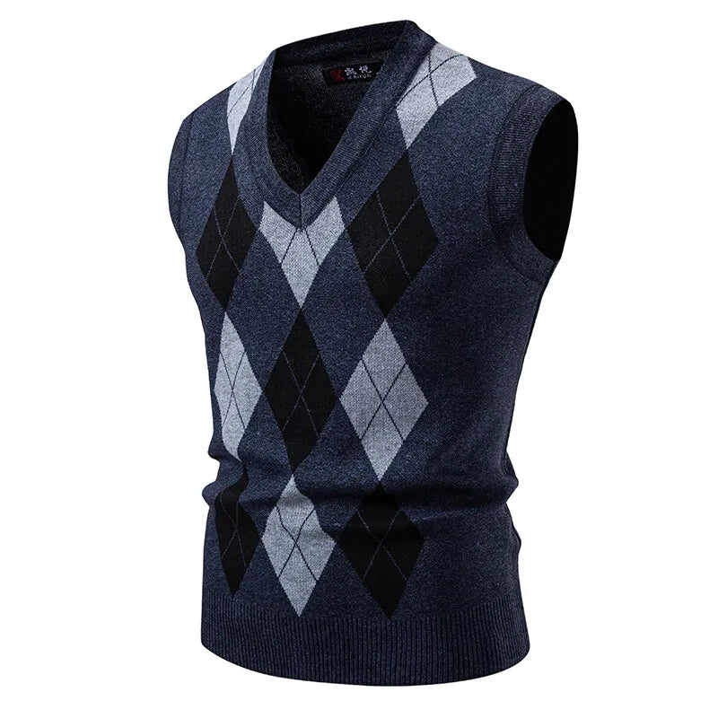 Men's Knitted V Neck Tank Top with Argyle Pattern